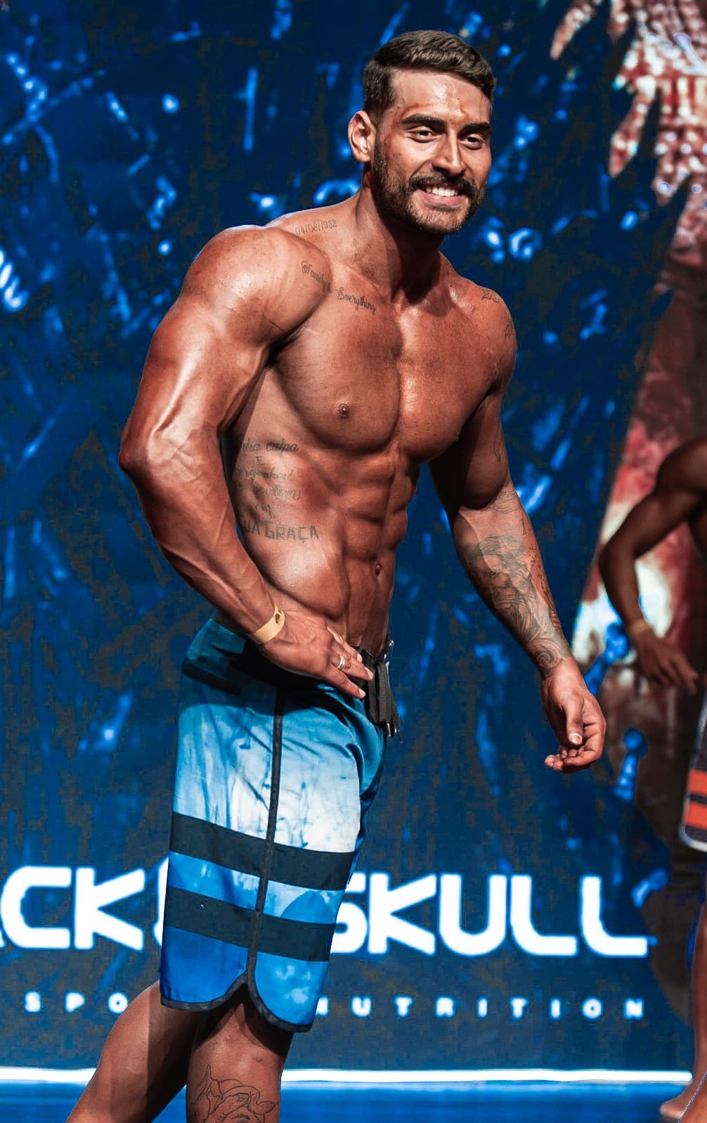 Ianthony Queiroz, personal trainer, em competição de fisiculturismo
